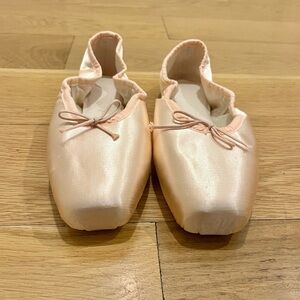 NEW Suffolk Status pointe shoes size 6 NNN hard shank